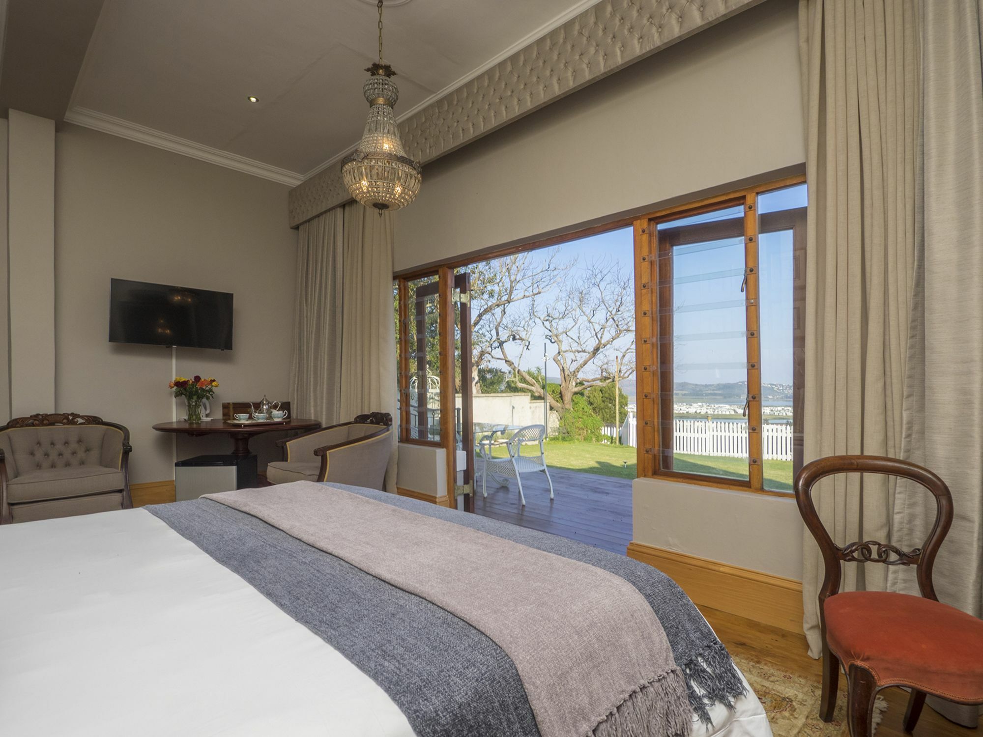 Madison Manor Boutique Hotel Книсна Екстер'єр фото